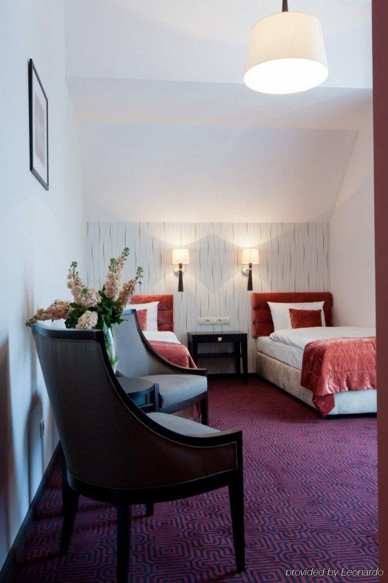 Hotel Silvia Gold Γκλίβιτσε Εξωτερικό φωτογραφία